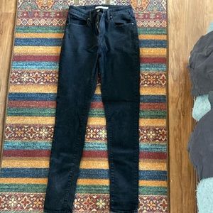 Black Skinny Levi Jeans